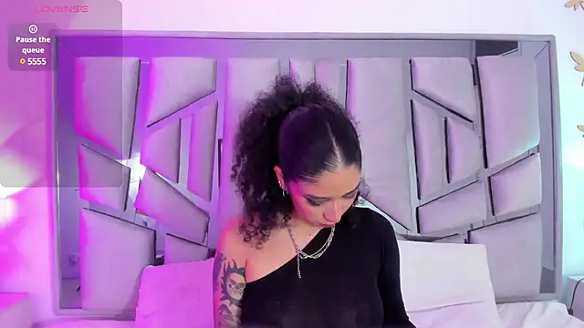  lanna jhonson  online show from February 26, 2025, 11:54 am