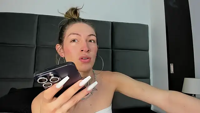 Snapshot of Lizz_Luna chatting on October 15, 2025, 2:58 pm Lizz Luna online show from October 15, 2025, 2:58 pm