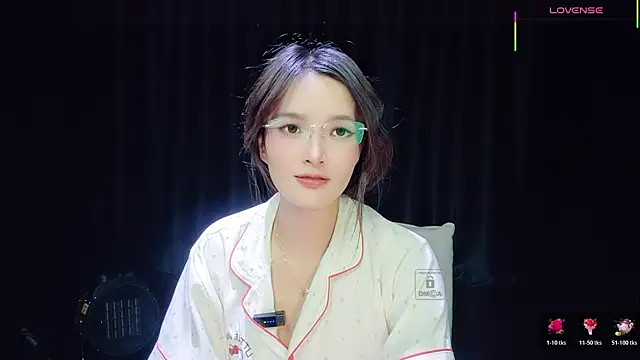 Youth3  online show from October 26, 2025, 5:13 pm