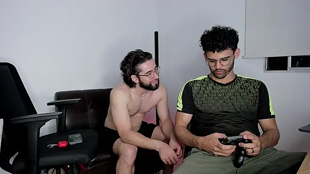 crisandrews online show from October 26, 2025, 2:56 am