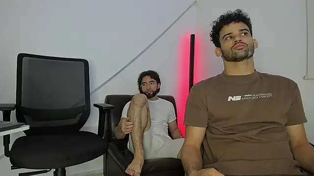 crisandrews online show from October 9, 2025, 3:07 am