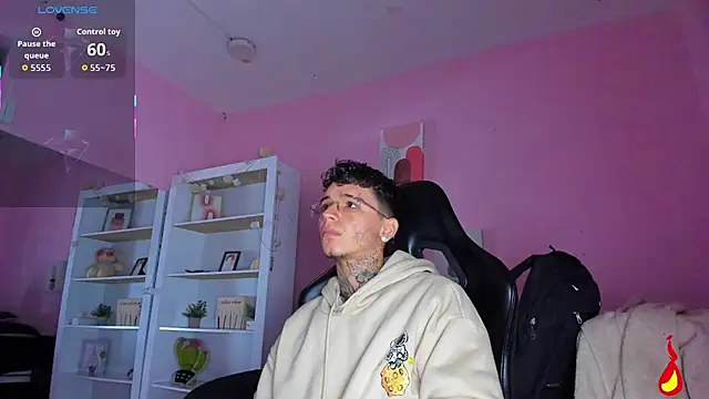 Snapshot of Ian_Castillo_ chatting on November 14, 2025, 11:14 am Ian Castillo online show from November 14, 2025, 11:14 am