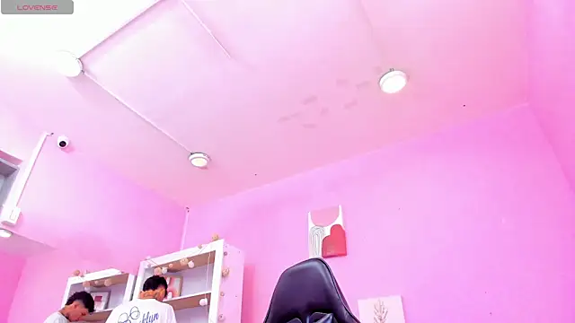 Snapshot of Ian_Castillo_ chatting on November 6, 2025, 11:14 am Ian Castillo online show from November 6, 2025, 11:14 am