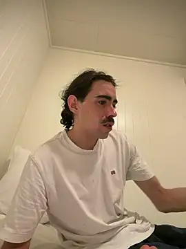 wolfwhite95 online show from February 27, 2026, 12:00 am