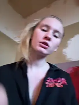 Snapshot of saint_cat25 chatting on November 19, 2025, 11:10 am saint cat25 online show from November 19, 2025, 11:10 am