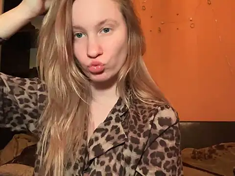 Snapshot of saint_cat25 chatting on March 13, 2025, 6:45 pm saint cat25 online show from March 13, 2025, 6:45 pm