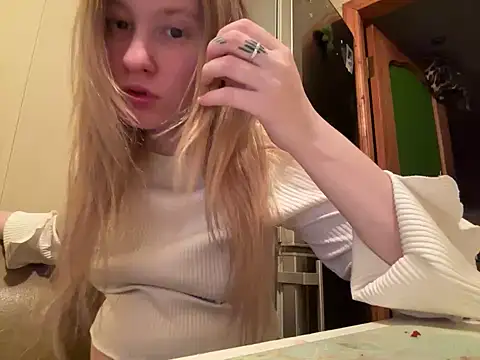 Snapshot of saint_cat25 chatting on February 17, 2025, 7:33 pm saint cat25 online show from February 17, 2025, 7:33 pm