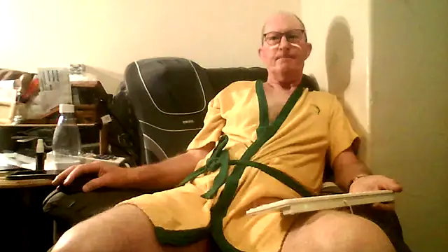 Snapshot of doggsy01 chatting on November 22, 2025, 5:12 pm doggsy01 online show from November 22, 2025, 5:12 pm