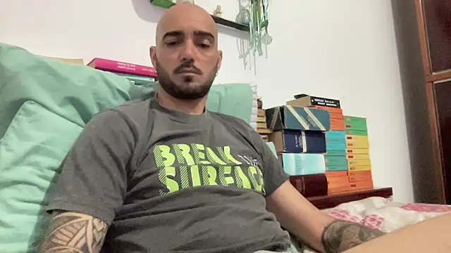 alessandromori91 online show from May 3, 2026, 9:40 pm