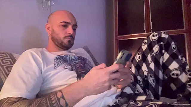 alessandromori91 online show from December 21, 2025, 9:26 pm