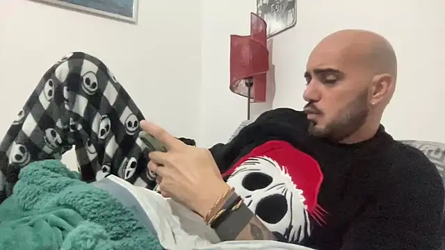 Snapshot of alessandromori91 chatting on December 14, 2025, 7:41 pm alessandromori91 online show from December 14, 2025, 7:41 pm