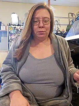 Snapshot of MsShelby40 chatting on February 20, 2025, 9:53 pm MsShelby40 online show from February 20, 2025, 9:53 pm