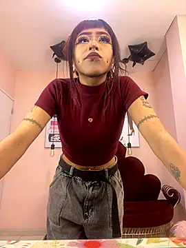 Violetta Suky online show from November 26, 2025, 1:11 pm