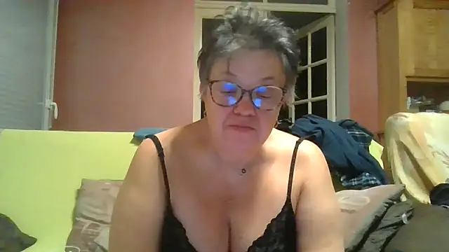 Vandeae44 online show from March 2, 2026, 9:55 pm