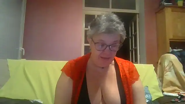 Vandeae44 online show from December 18, 2025, 7:07 pm