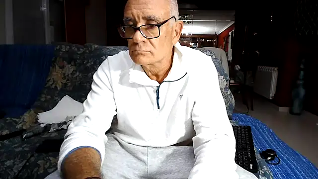 Snapshot of maduroguapo chatting on November 14, 2025, 9:18 pm maduroguapo online show from November 14, 2025, 9:18 pm