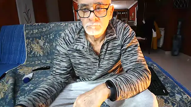 Snapshot of maduroguapo chatting on March 18, 2025, 9:43 pm maduroguapo online show from March 18, 2025, 9:43 pm