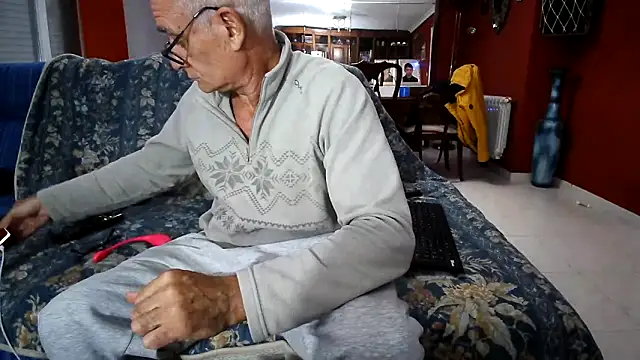 Snapshot of maduroguapo chatting on December 15, 2025, 10:48 pm maduroguapo online show from December 15, 2025, 10:48 pm