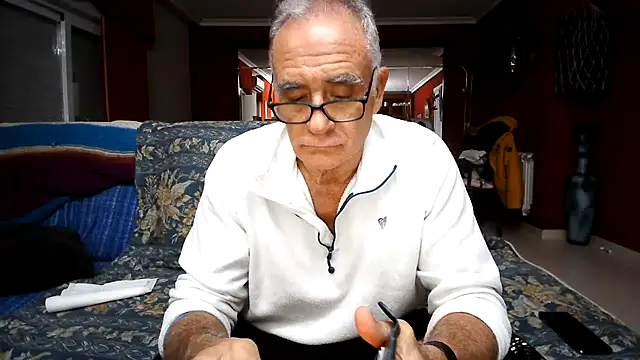 Snapshot of maduroguapo chatting on January 6, 2026, 8:13 pm maduroguapo online show from January 6, 2026, 8:13 pm