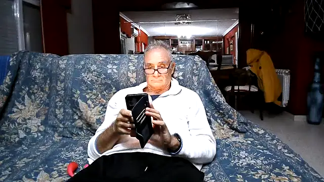 Snapshot of maduroguapo chatting on December 3, 2025, 8:52 pm maduroguapo online show from December 3, 2025, 8:52 pm