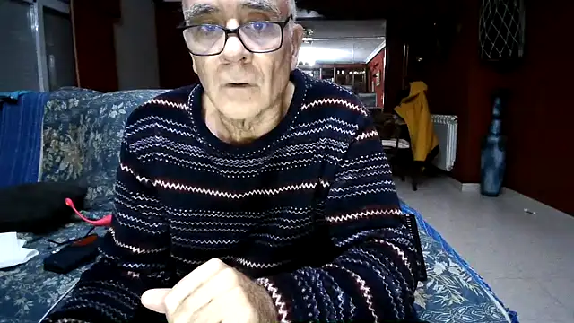 Snapshot of maduroguapo chatting on December 2, 2025, 10:33 pm maduroguapo online show from December 2, 2025, 10:33 pm