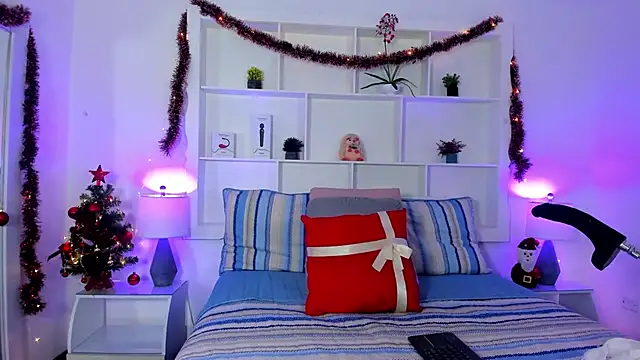 Jenifer Diaz online show from December 19, 2025, 1:46 pm