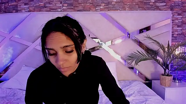 Snapshot of sophie_pariss chatting on December 22, 2025, 3:17 am sophie pariss online show from December 22, 2025, 3:17 am