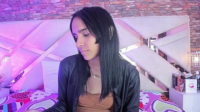 Snapshot of sophie_pariss chatting on November 7, 2025, 9:52 pm sophie pariss online show from November 7, 2025, 9:52 pm