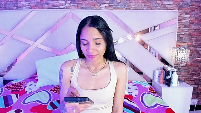 Snapshot of sophie_pariss chatting on November 6, 2025, 1:42 am sophie pariss online show from November 6, 2025, 1:42 am