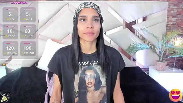 Snapshot of sophie_pariss chatting on February 8, 2026, 2:20 am sophie pariss online show from February 8, 2026, 2:20 am