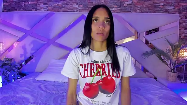 Snapshot of sophie_pariss chatting on January 18, 2026, 3:43 am sophie pariss online show from January 18, 2026, 3:43 am