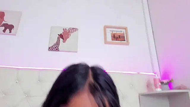 Snapshot of sophie_pariss chatting on March 14, 2025, 9:57 am sophie pariss online show from March 14, 2025, 9:57 am