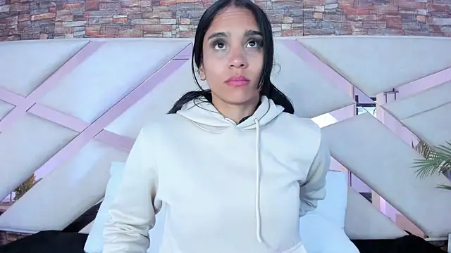 Snapshot of sophie_pariss chatting on February 28, 2026, 12:54 am sophie pariss online show from February 28, 2026, 12:54 am