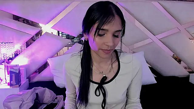 Snapshot of sophie_pariss chatting on October 23, 2025, 4:00 am sophie pariss online show from October 23, 2025, 4:00 am