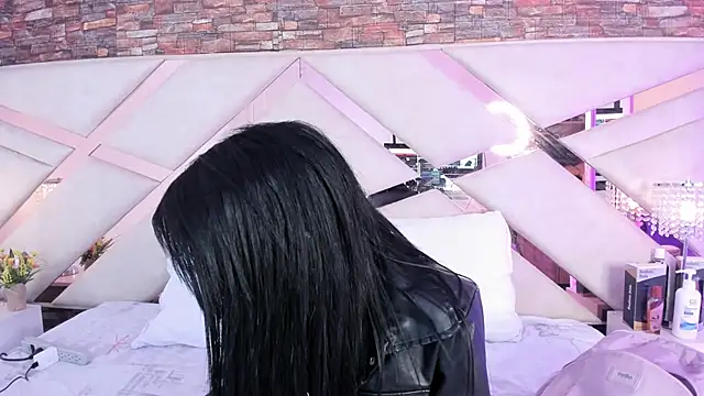 Snapshot of sophie_pariss chatting on October 12, 2025, 2:57 am sophie pariss online show from October 12, 2025, 2:57 am