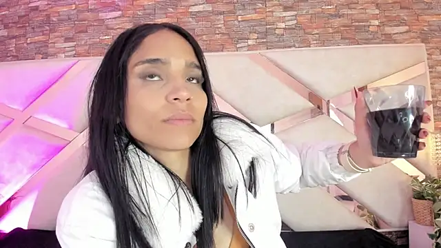 Snapshot of sophie_pariss chatting on December 1, 2025, 2:12 am sophie pariss online show from December 1, 2025, 2:12 am