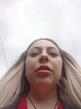 madelaine- online show from November 5, 2025, 7:28 pm