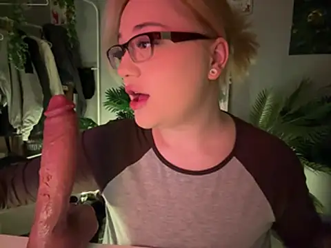 DaisyBooom online show from February 6, 2026, 7:43 pm