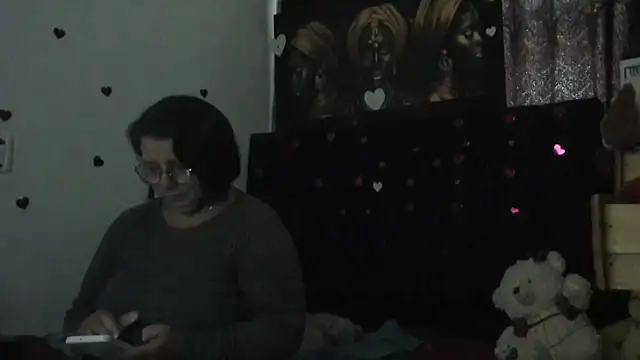 Snapshot of Evaaross_2345 chatting on April 30, 2026, 12:34 pm Evaaross 2345 online show from April 30, 2026, 12:34 pm