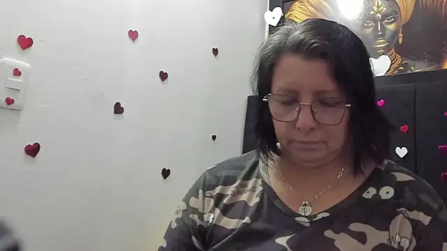 Snapshot of Evaaross_2345 chatting on May 6, 2026, 6:23 pm Evaaross 2345 online show from May 6, 2026, 6:23 pm