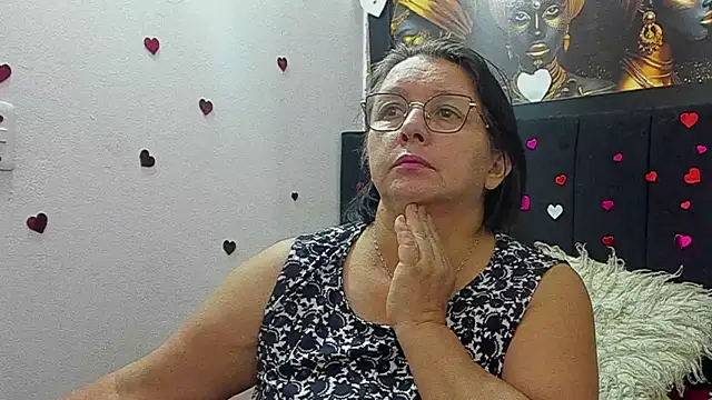 Snapshot of Evaaross_2345 chatting on May 20, 2026, 7:44 pm Evaaross 2345 online show from May 20, 2026, 7:44 pm