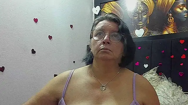 Snapshot of Evaaross_2345 chatting on May 27, 2026, 10:28 pm Evaaross 2345 online show from May 27, 2026, 10:28 pm