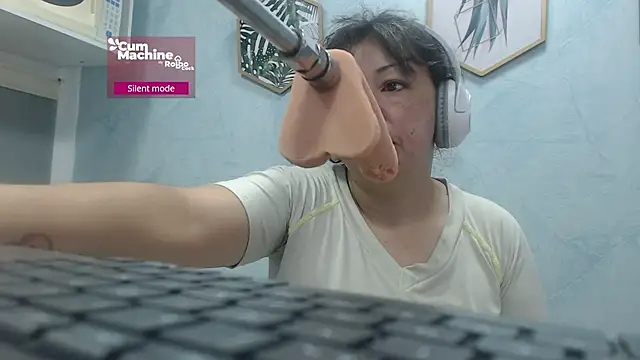Snapshot of Drool_Sucker chatting on April 17, 2026, 12:41 pm Drool Sucker online show from April 17, 2026, 12:41 pm