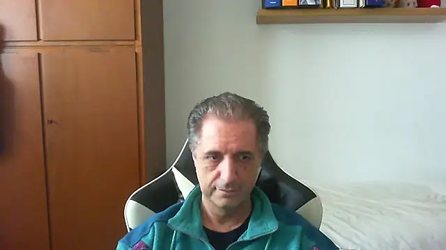 lliuk70mi online show from April 18, 2026, 1:46 pm