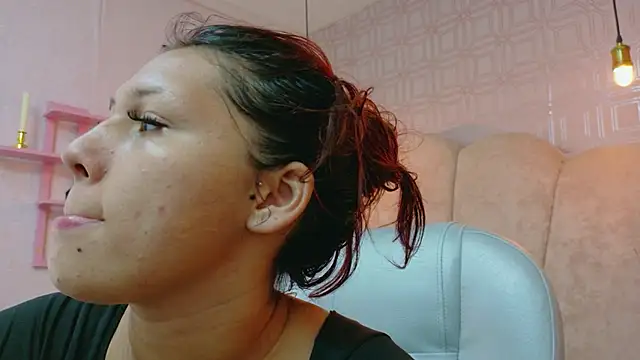 Snapshot of Annyeli chatting on November 10, 2025, 6:02 pm Annyeli online show from November 10, 2025, 6:02 pm