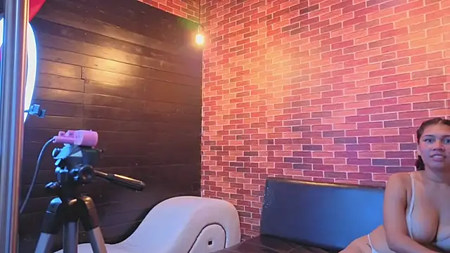 Snapshot of Annyeli chatting on December 17, 2025, 3:50 pm Annyeli online show from December 17, 2025, 3:50 pm