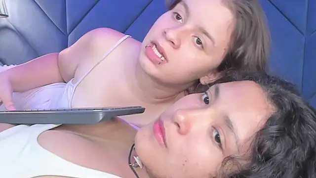 Snapshot of ivy_and_molly chatting on October 8, 2025, 12:23 am ivy and molly online show from October 8, 2025, 12:23 am