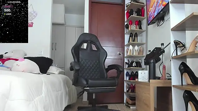 SophieBaker   online show from February 26, 2026, 2:11 am