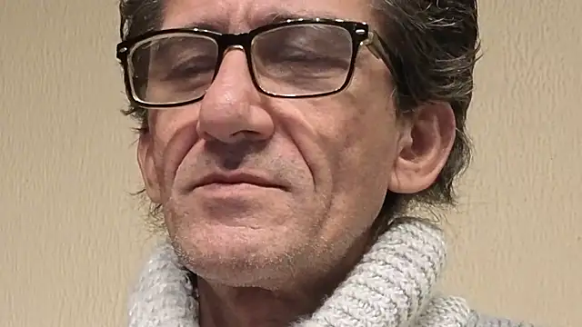 Snapshot of Zgodanilep chatting on December 13, 2025, 8:04 pm Zgodanilep online show from December 13, 2025, 8:04 pm