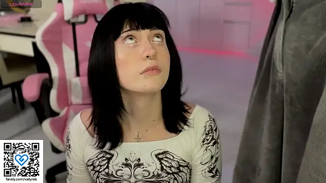 Vailyreb  online show from November 12, 2025, 4:33 pm